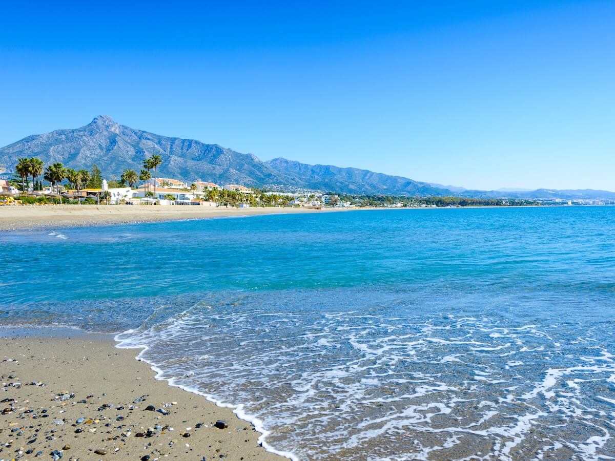 Cómo moverse por Marbella: a pie, en bus, en Cabify o taxi