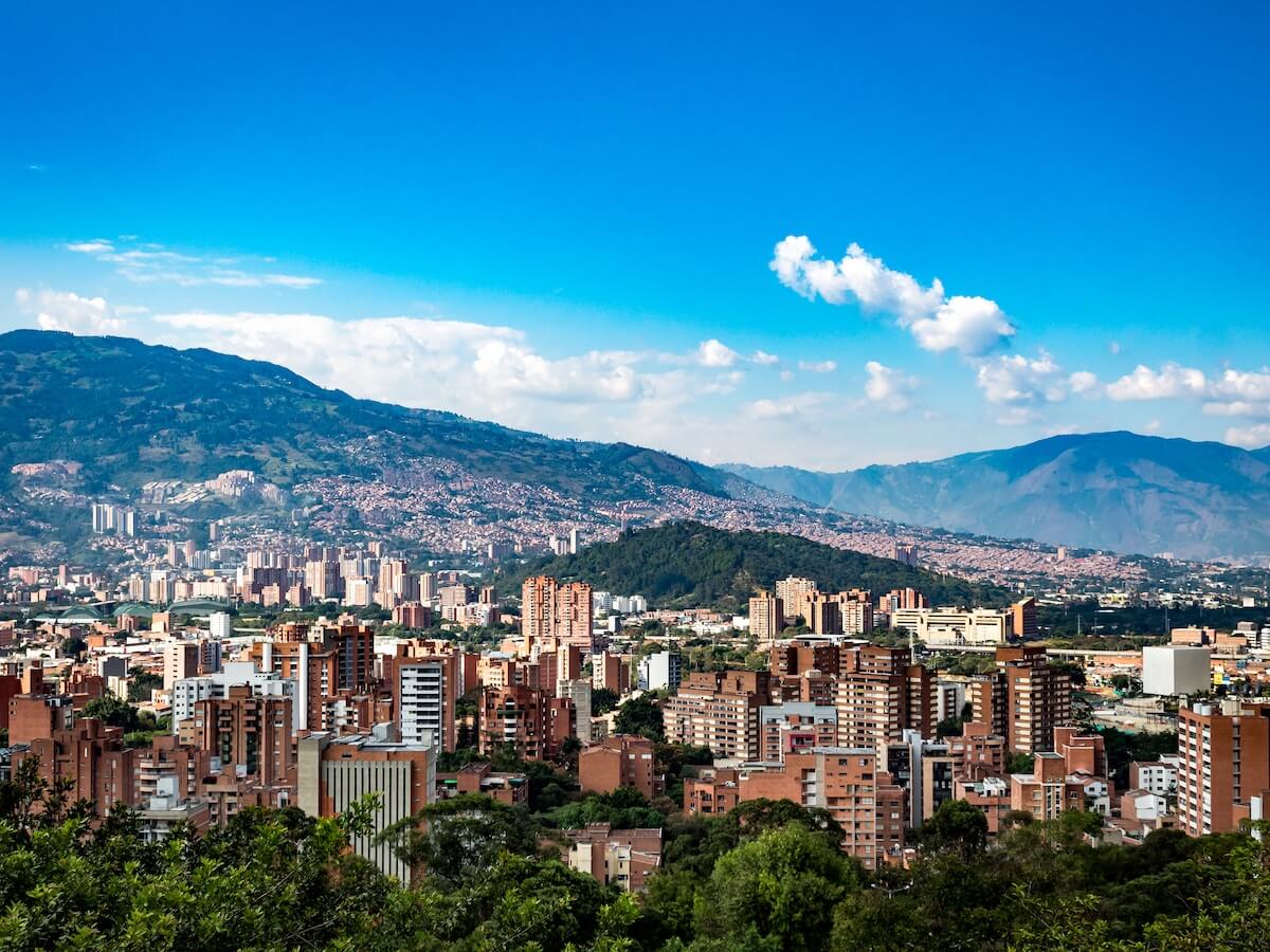 Cómo moverse en Medellín: a pie, en metro, metrocable, tranvía y más
